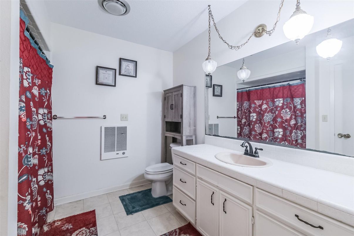 Bathroom, Interior, Pendant Lights, Tile Countertops