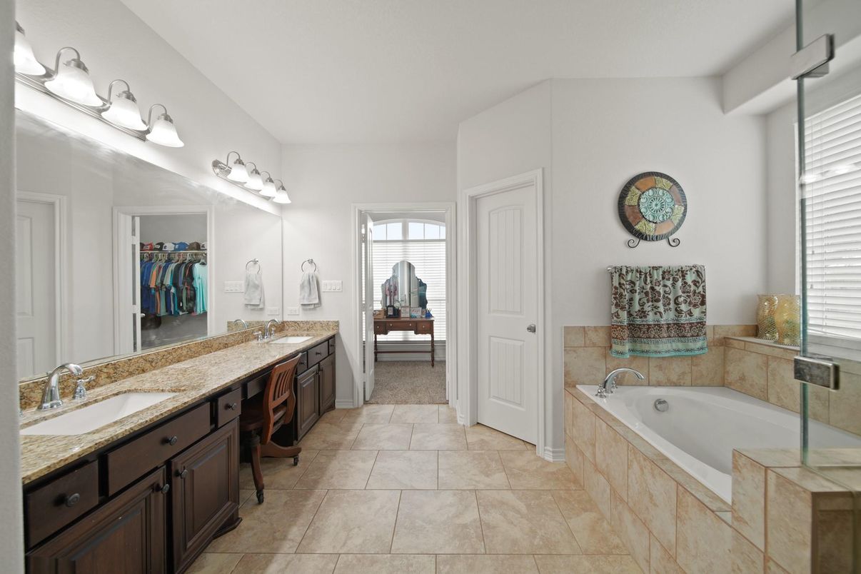 Bathroom, Dual Sink Vanities, Interior