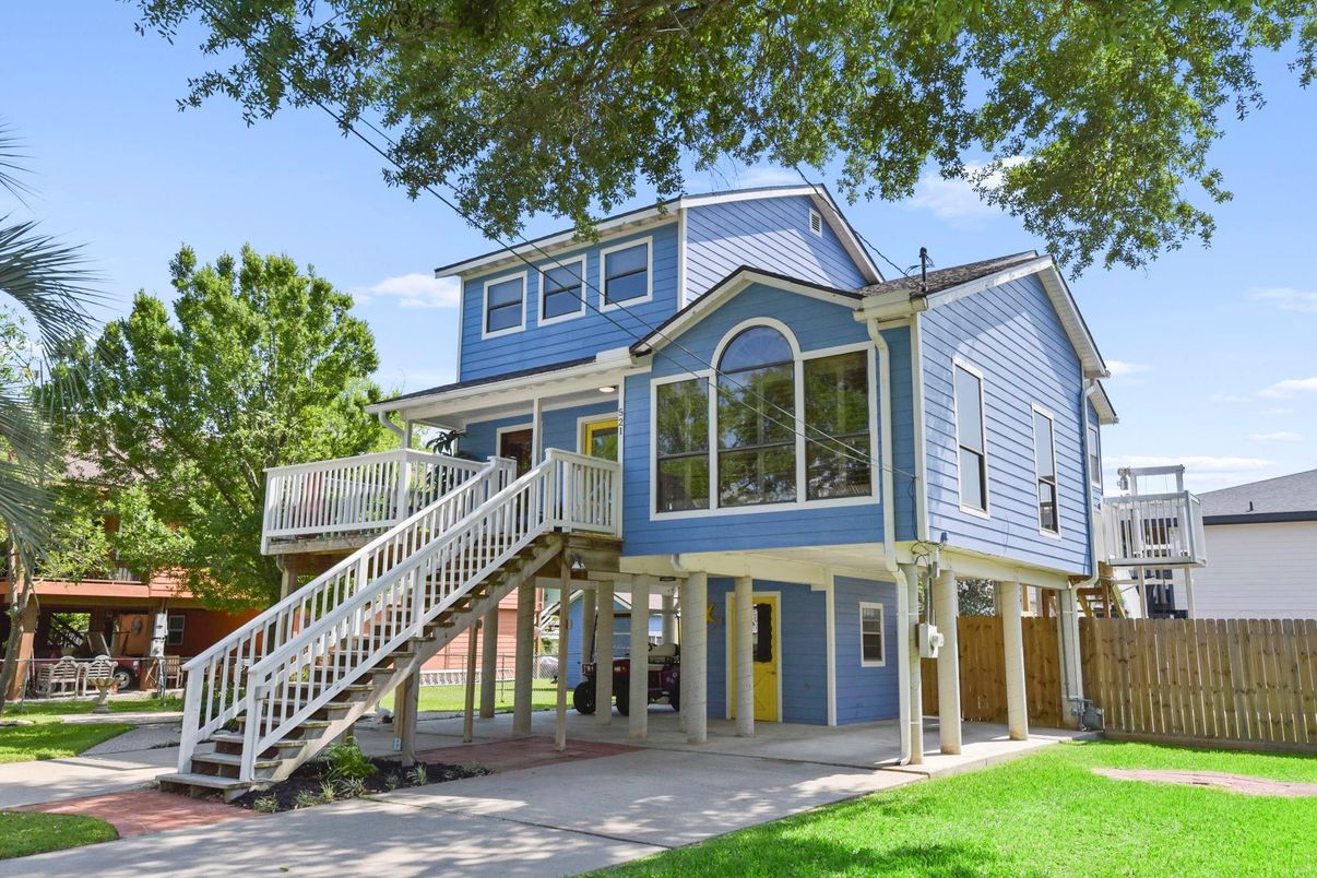 Exterior, Facade, Farmhouse