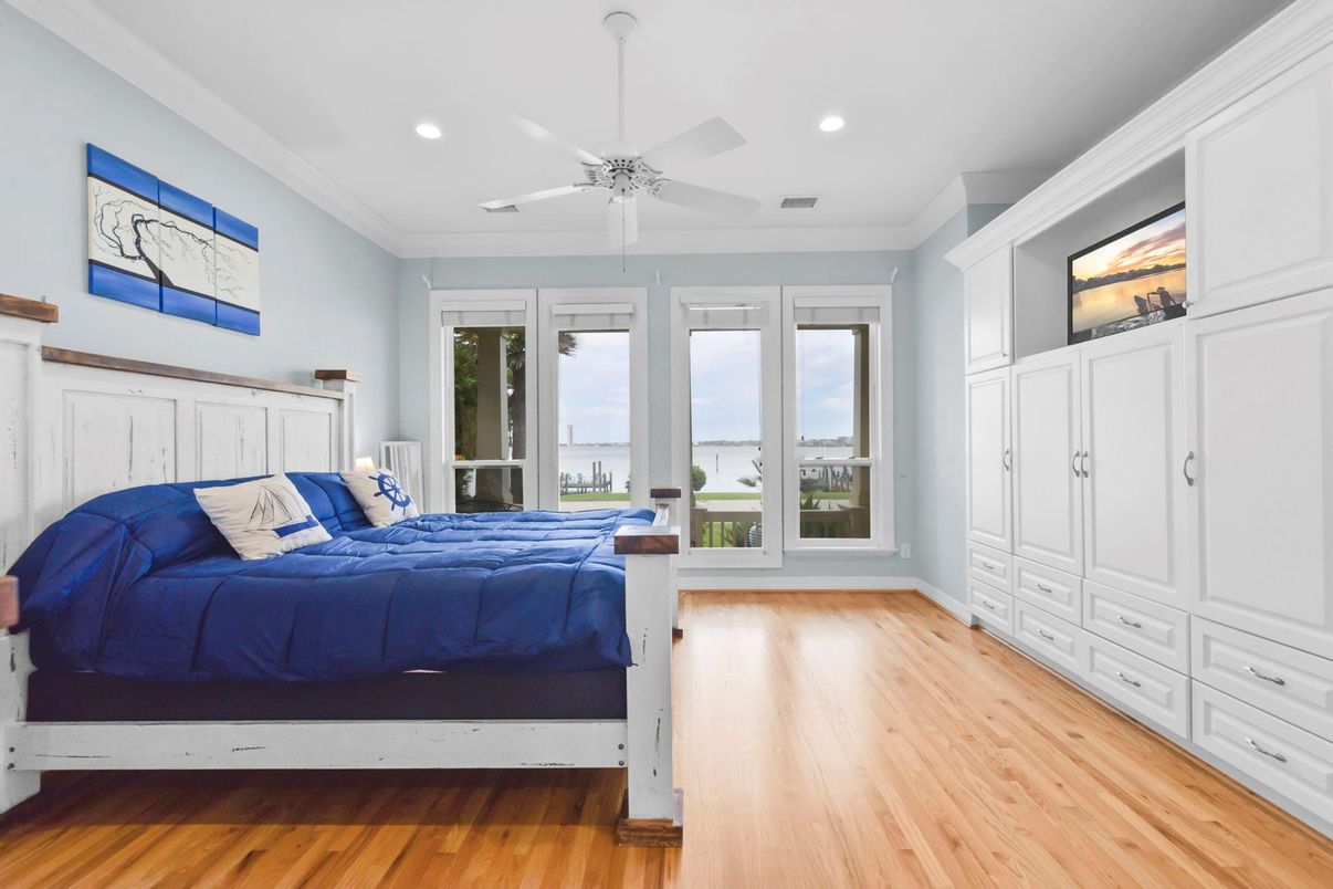 Bedroom, Interior, Recessed Lighting, Water, Wood Texture Flooring