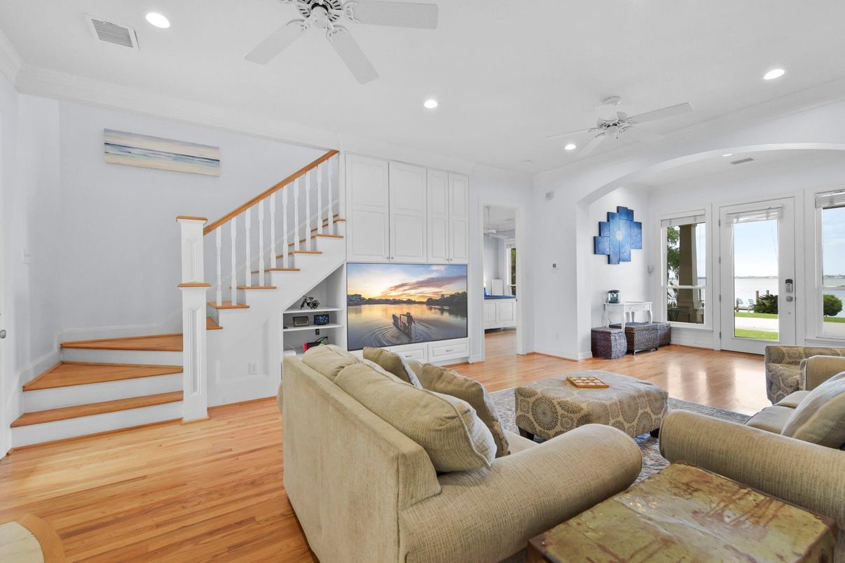 Interior, Living room, Recessed Lighting, Wood Texture Flooring