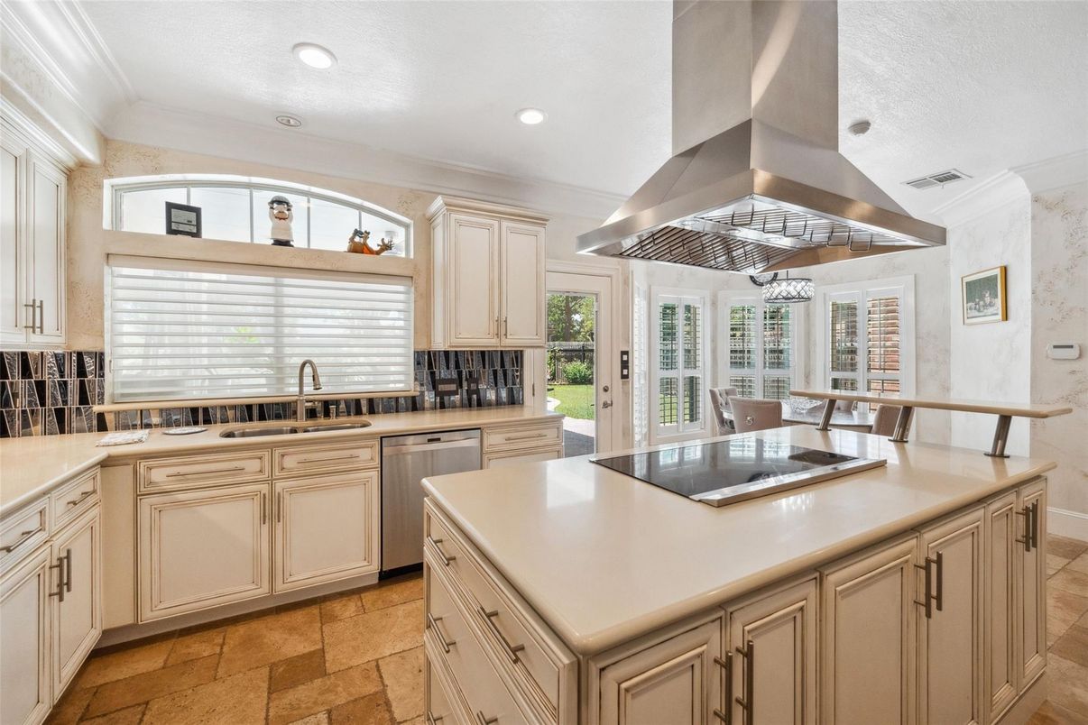 Dining room, Interior, Kitchen, Recessed Lighting, Stainless Steel Appliances