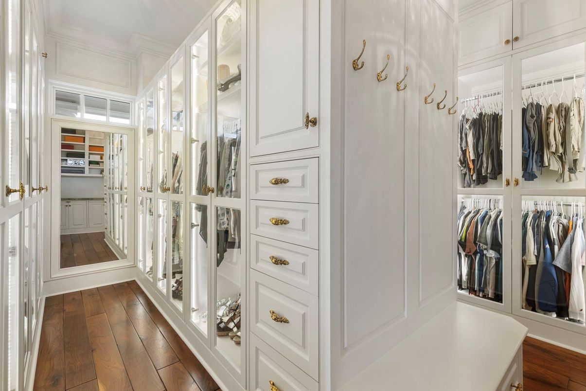 Interior, Walk-in Closets, Wood Texture Flooring