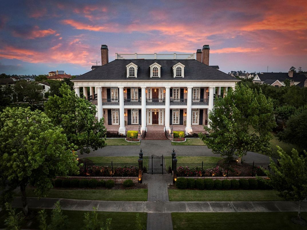Exterior, Facade, Georgian
