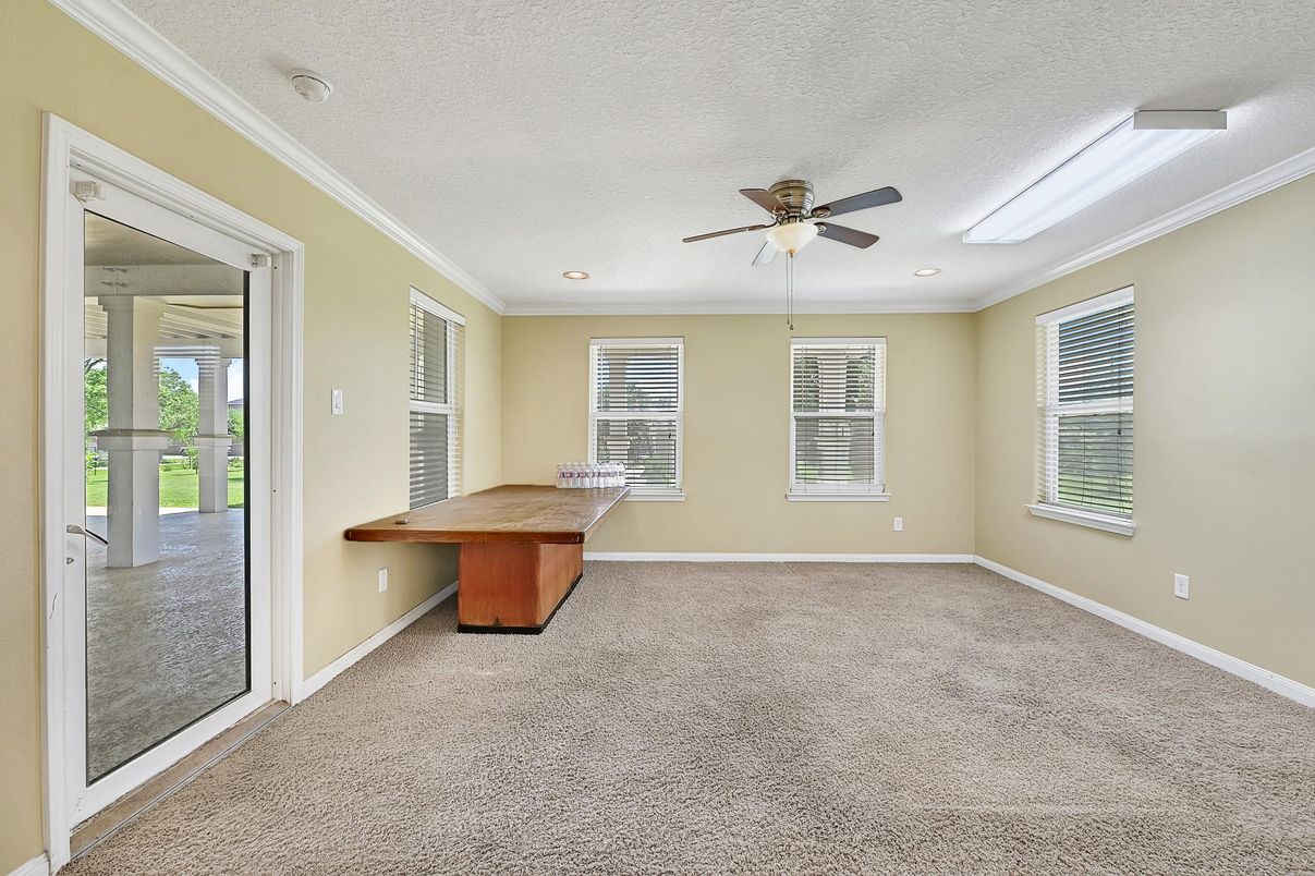 Empty room, Interior, Recessed Lighting