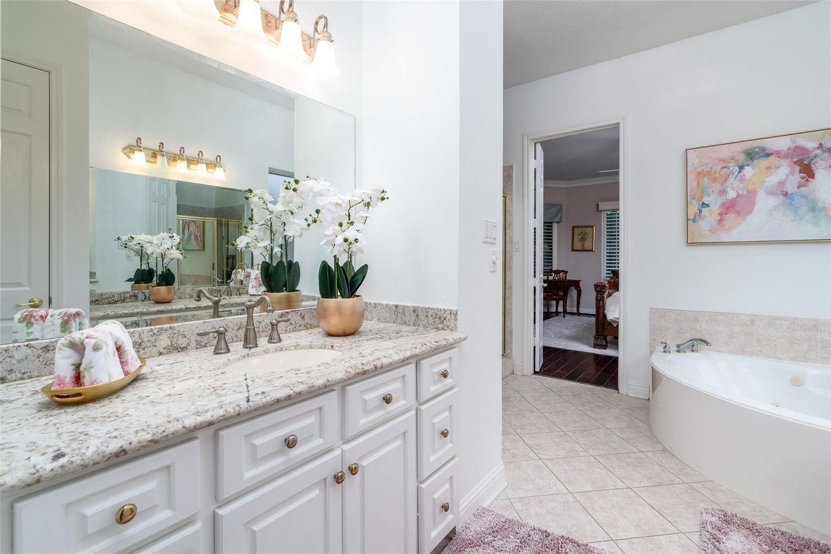 Bathroom, Dual Sink Vanities, Interior