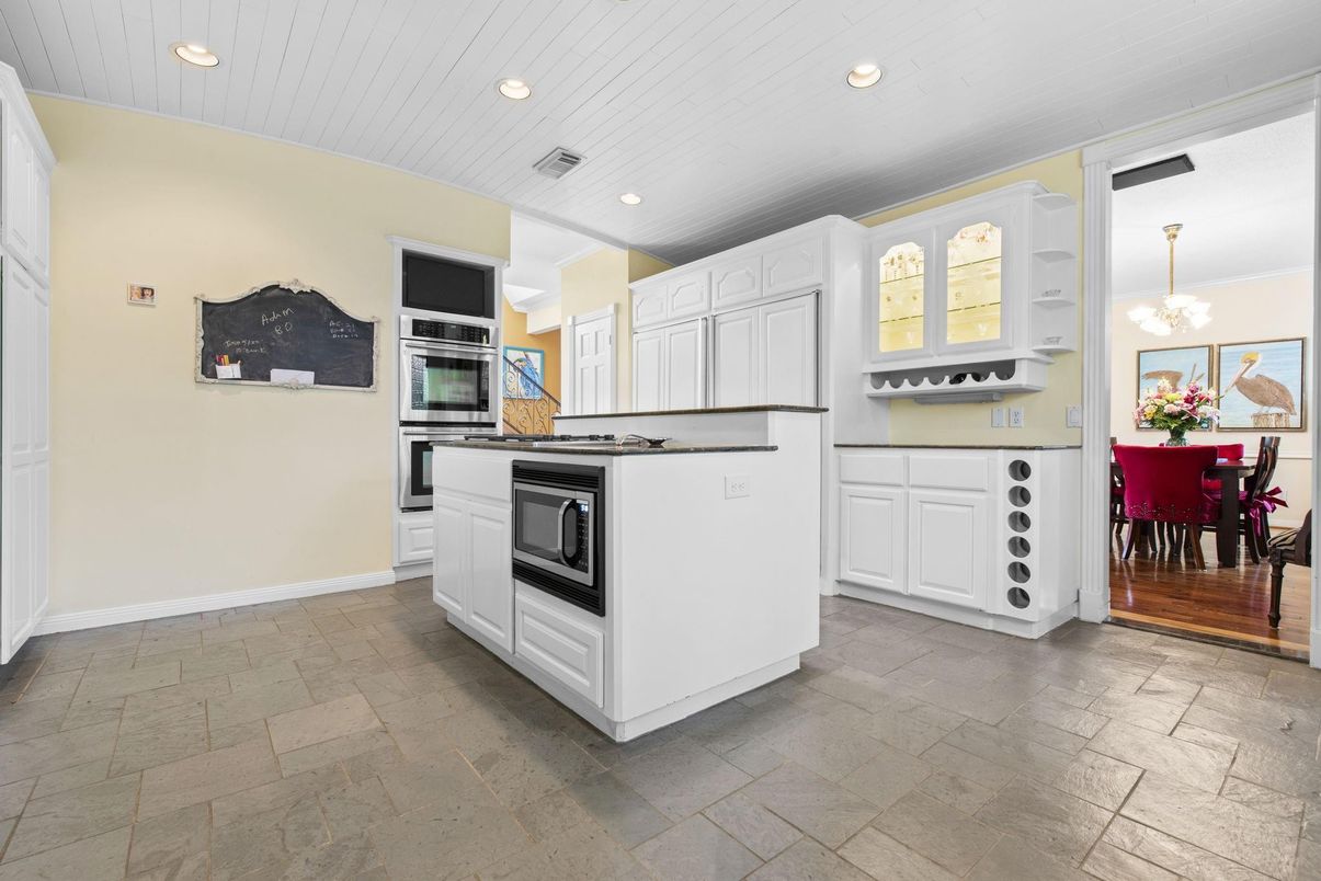 Chandelier, Dining room, Interior, Kitchen, Recessed Lighting, Stainless Steel Appliances