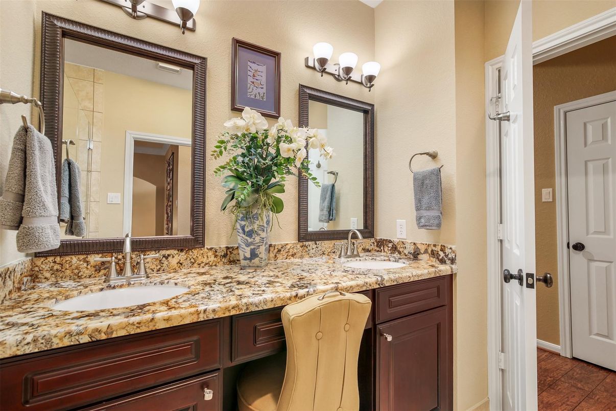 Bathroom, Dual Sink Vanities, Interior