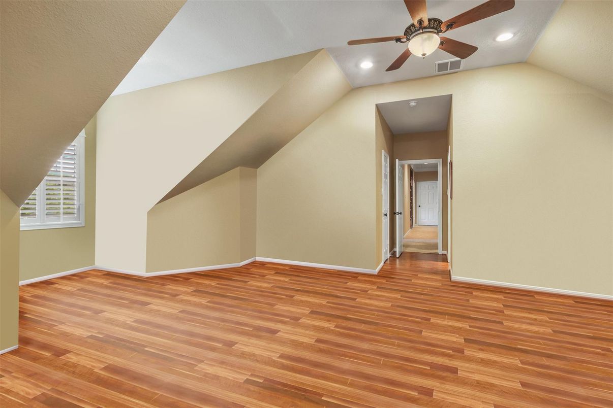 Empty room, Interior, Recessed Lighting, Wood Texture Flooring