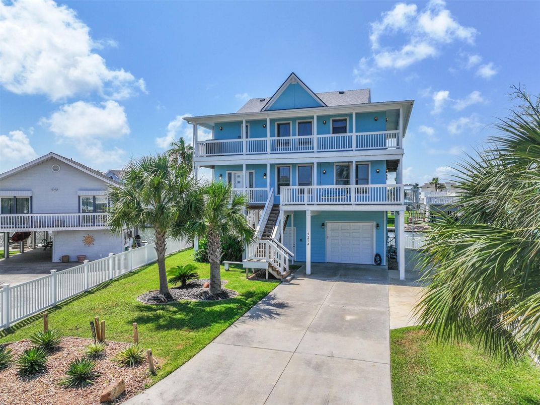 Attached, Backyard, Exterior, Facade, Condo Building