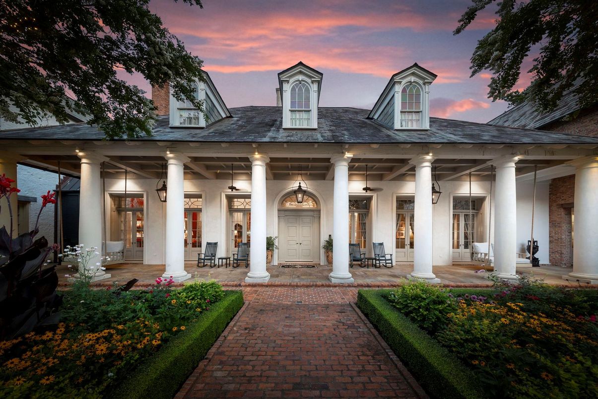 Exterior, Facade, Ranch