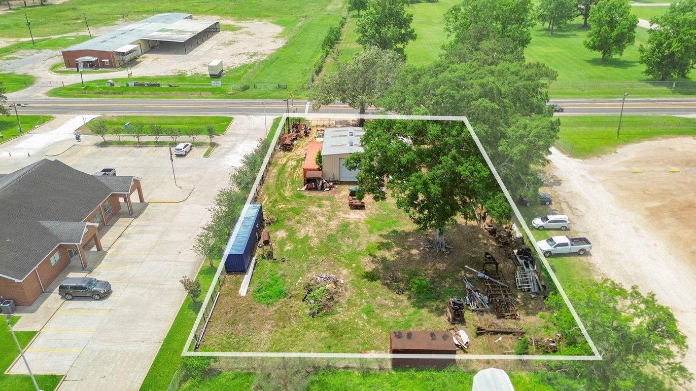 Exterior, Drone