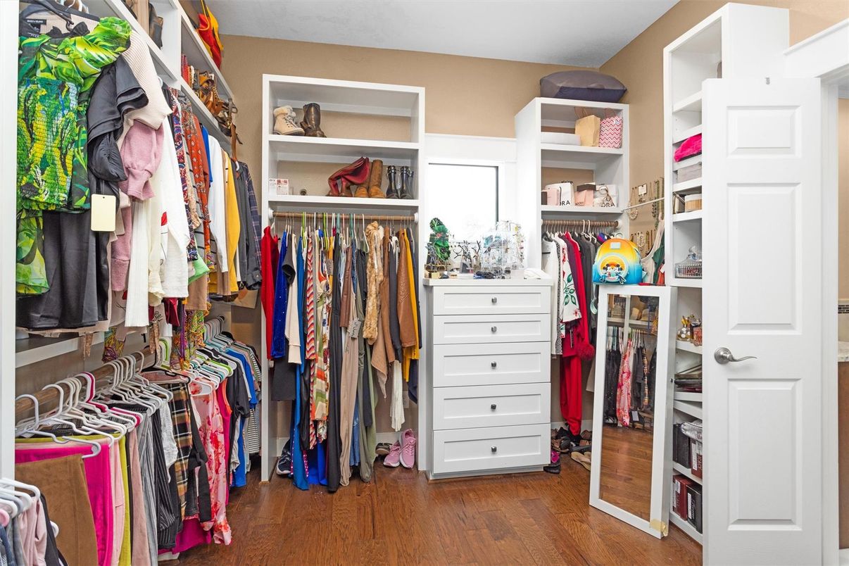 Interior, Walk-in Closets, Wood Texture Flooring