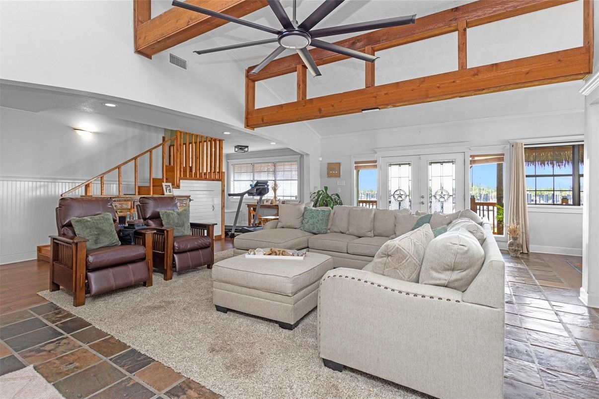 Fitness Equipment, Interior, Living room, Recessed Lighting, Wooden Beams