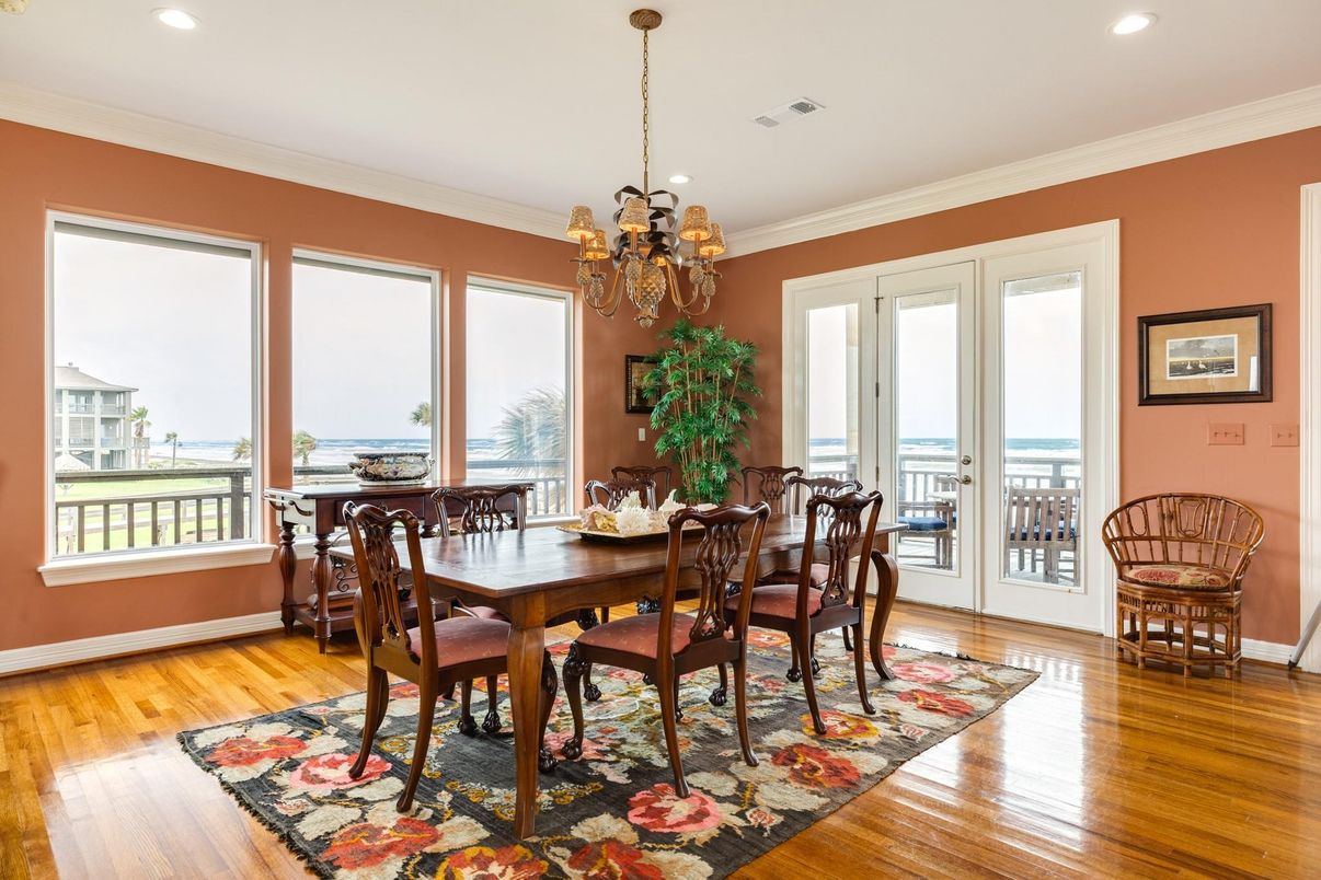 Chandelier, Dining room, Interior, Recessed Lighting, Wood Texture Flooring