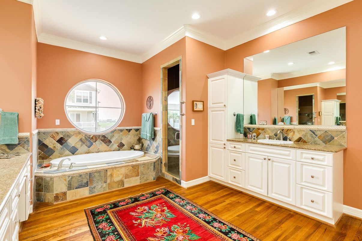 Bathroom, Interior, Recessed Lighting, Wood Texture Flooring