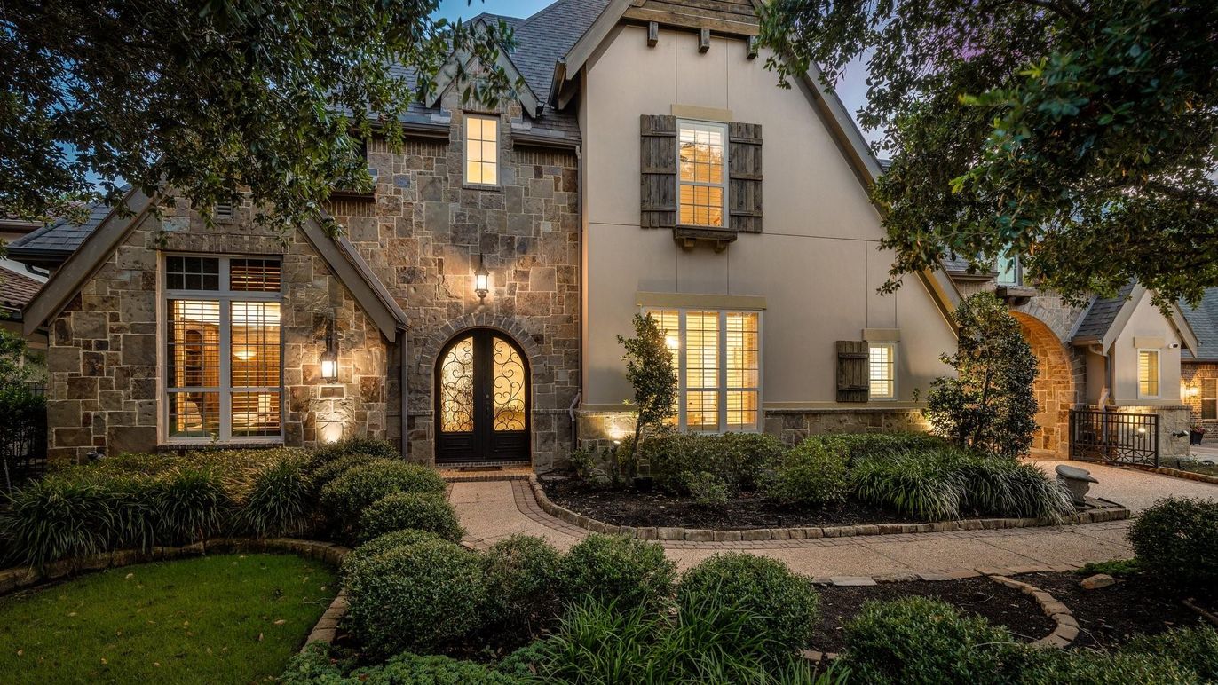 Exterior, Facade, Tudor Revival