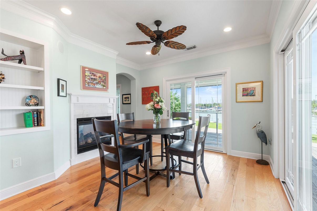 Dining room, Fireplace, Interior, Recessed Lighting, Wood Texture Flooring