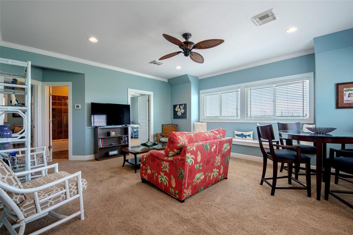 Dining room, Interior, Living room, Recessed Lighting