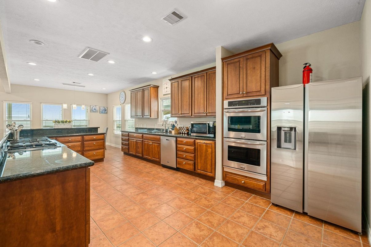 Interior, Kitchen, Pendant Lights, Recessed Lighting, Stainless Steel Appliances
