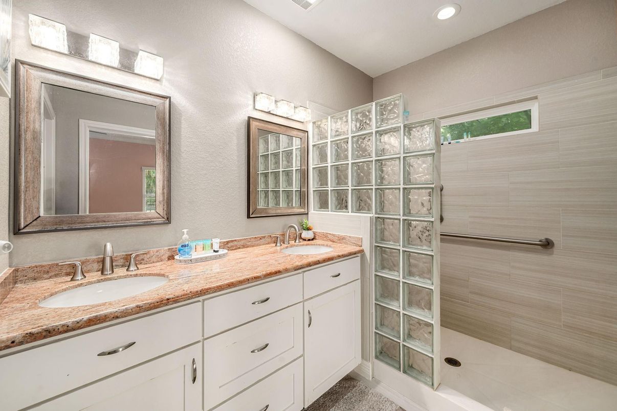 Bathroom, Dual Sink Vanities, Interior, Recessed Lighting