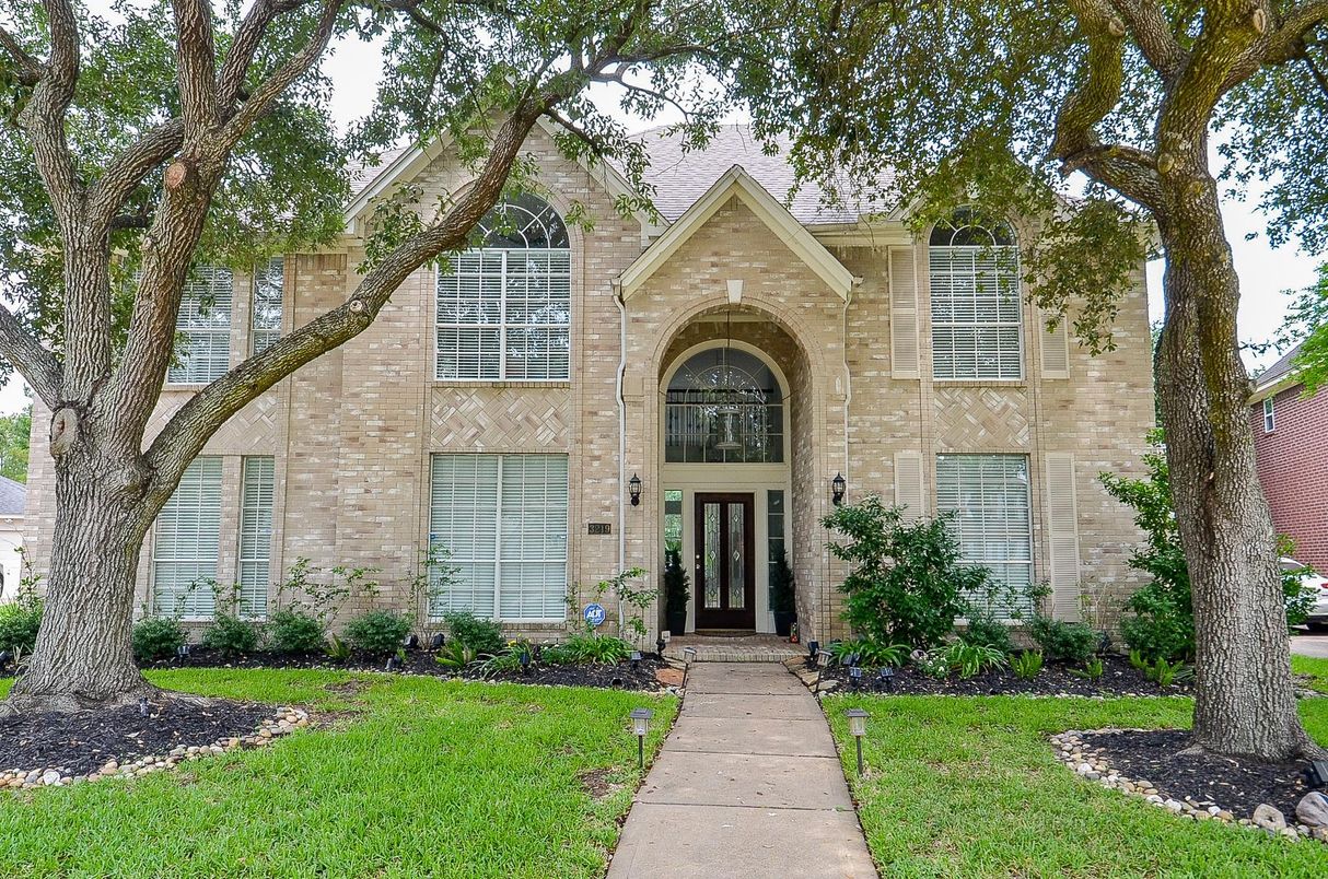Exterior, Facade, French Provincial