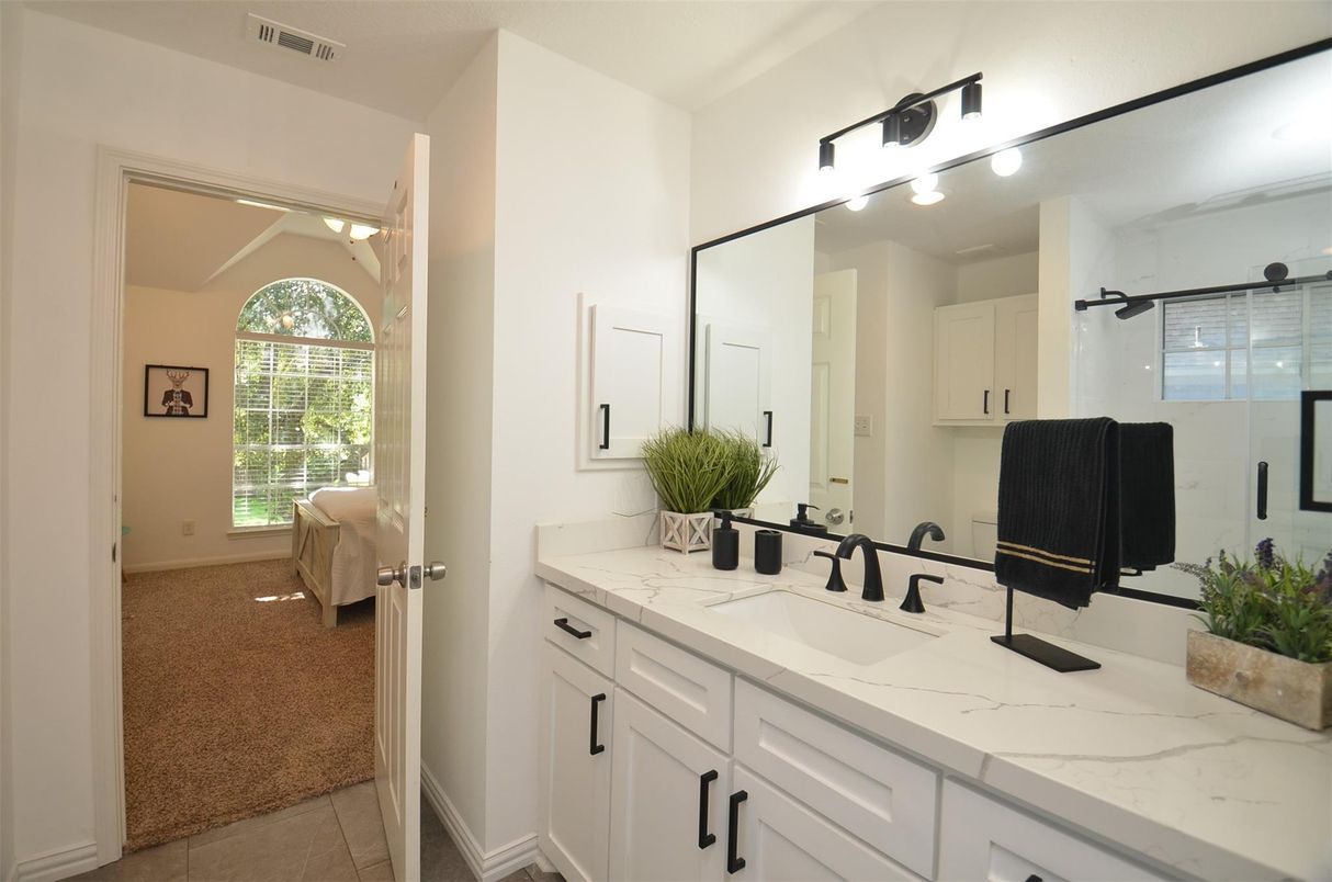 Bathroom, Dual Sink Vanities, Interior