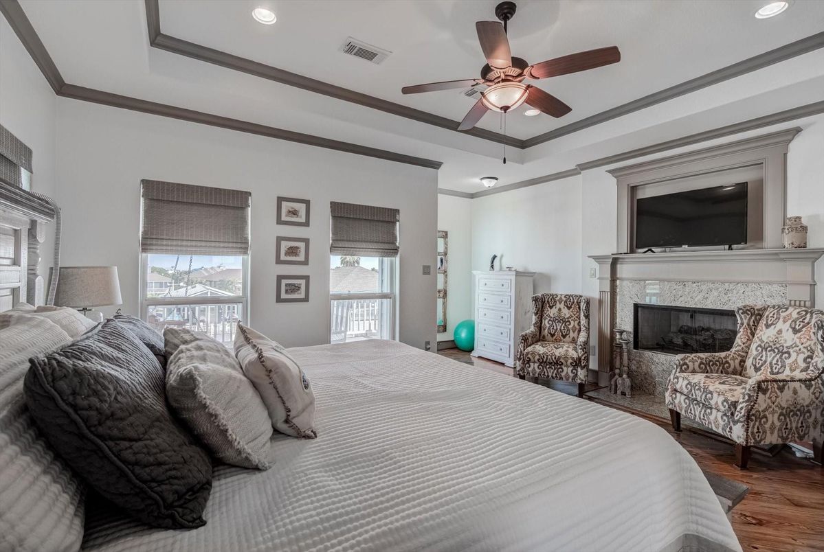 Bedroom, Fireplace, Interior, Recessed Lighting, Wood Texture Flooring