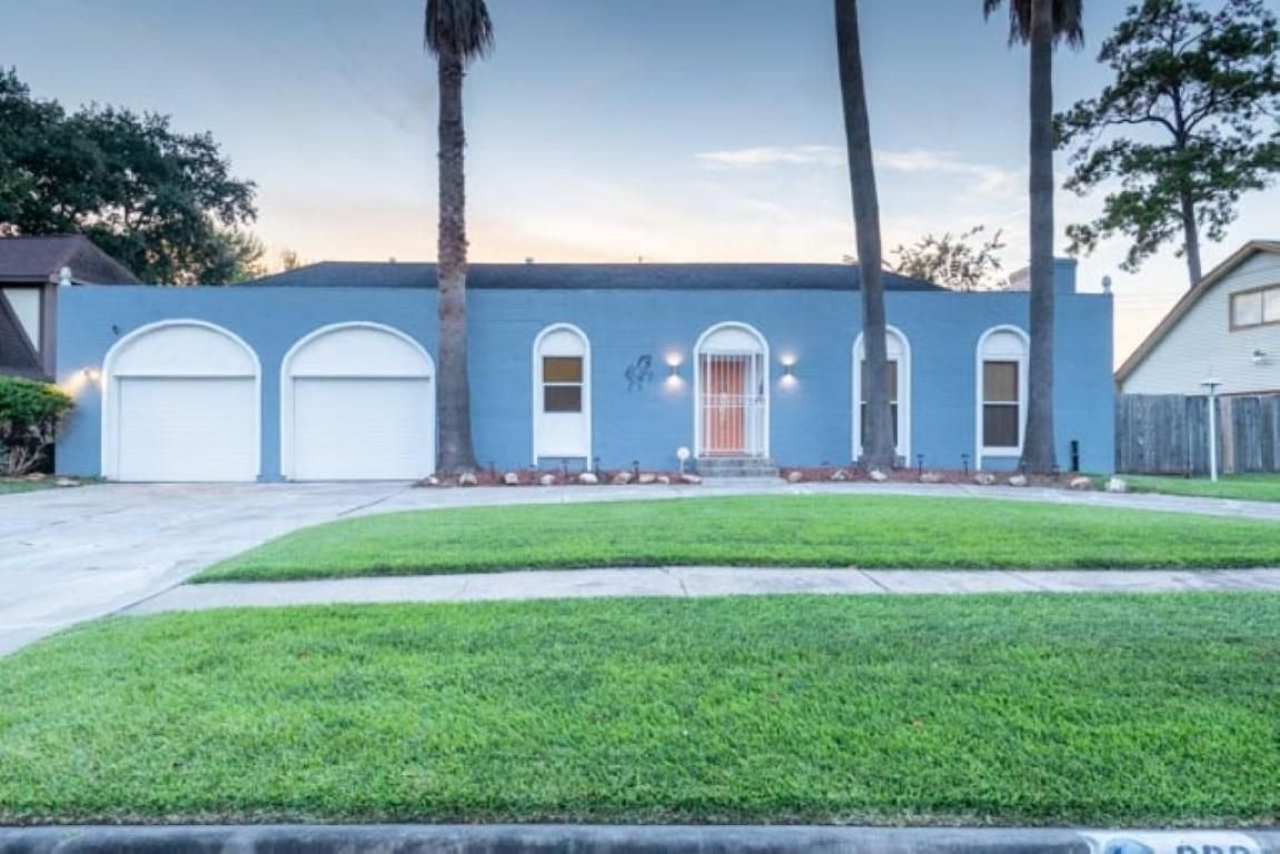 Attached, Backyard, Exterior, Facade, Ranch