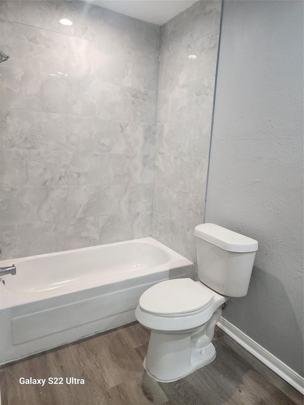 Bathroom, Interior, Recessed Lighting, Wood Texture Flooring