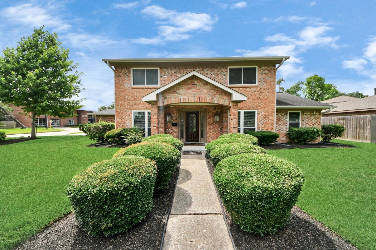 Exterior, Facade, Brick Facade, Georgian