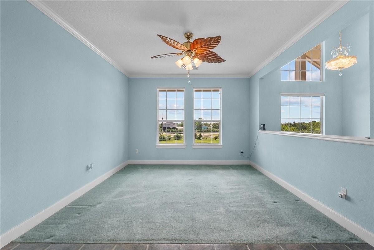 Empty room, Interior