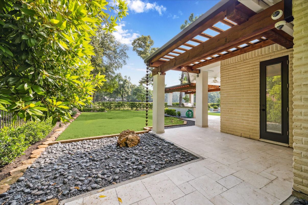 Backyard, Exterior