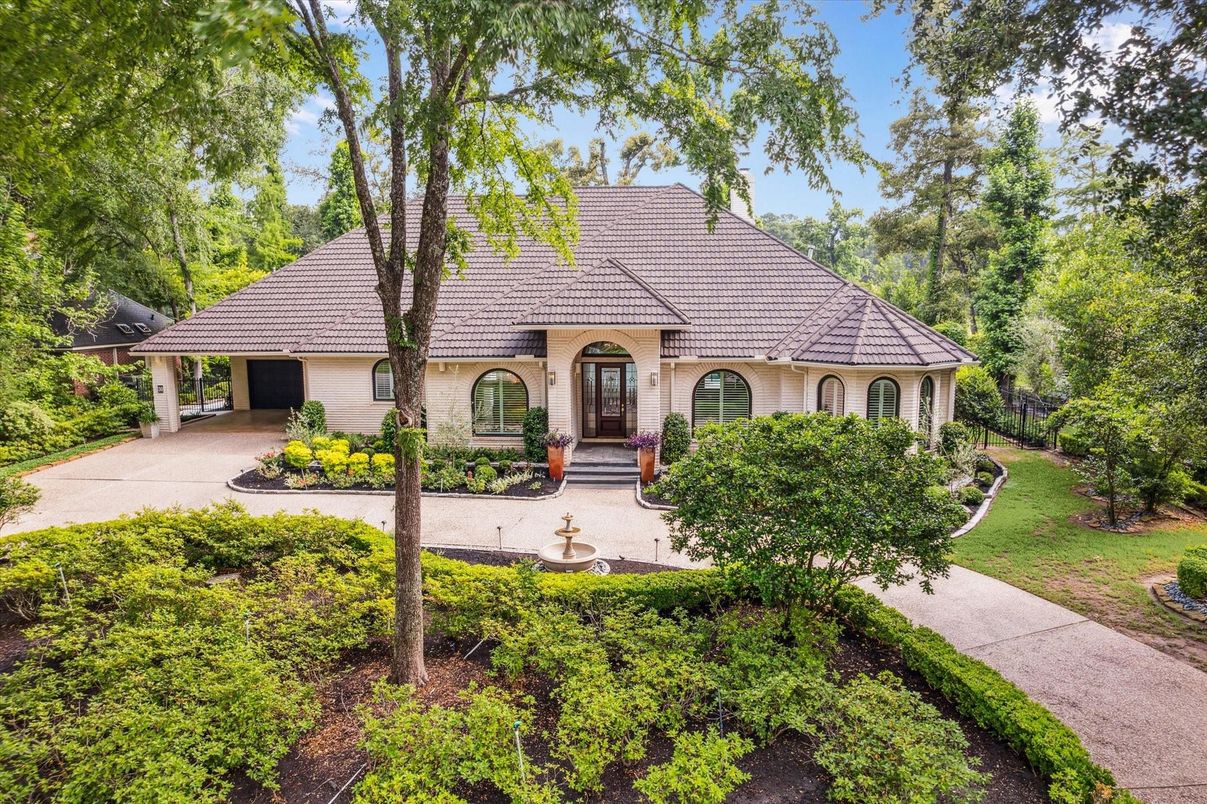 Backyard, Exterior, Facade, French Provincial