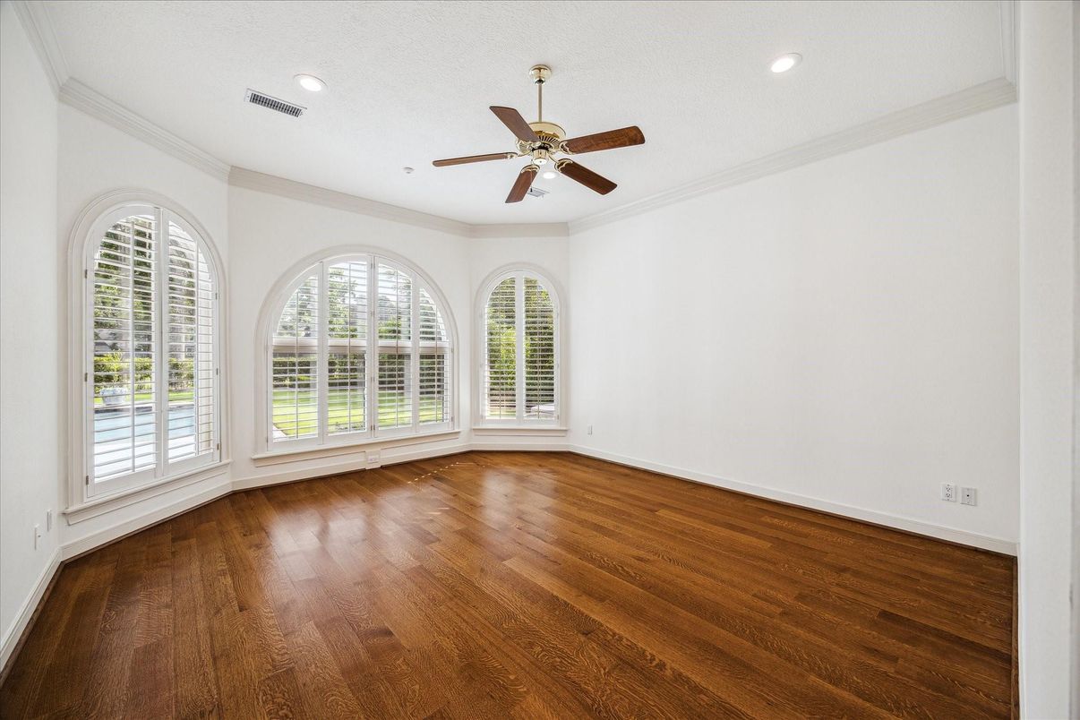 Empty room, Interior, Recessed Lighting, Wood Texture Flooring