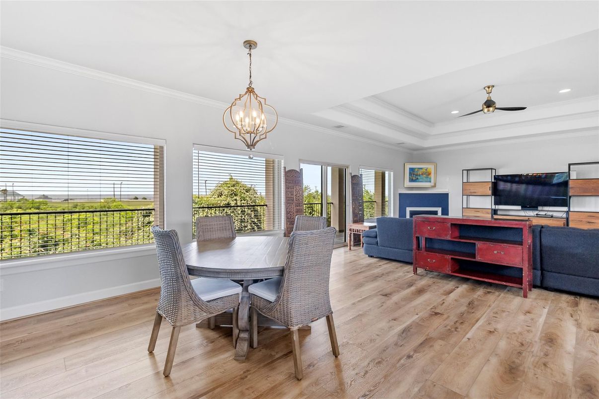 Dining room, Interior, Living room, Pendant Lights, Recessed Lighting, Wood Texture Flooring