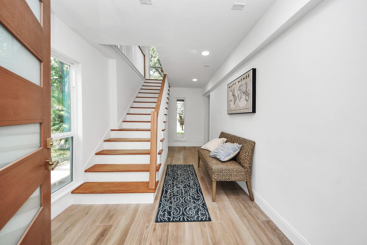 Interior, Recessed Lighting, Wood Texture Flooring