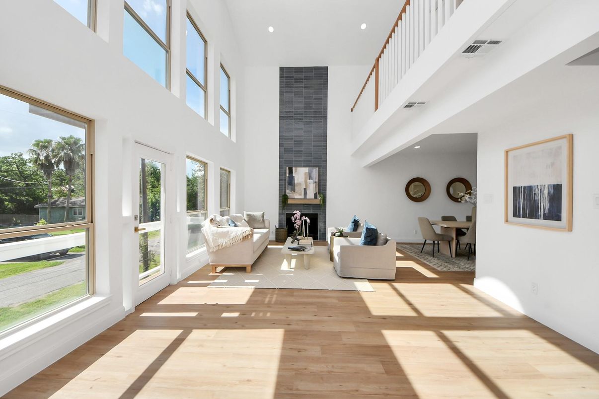 Dining room, Interior, Living room, Recessed Lighting, Wood Texture Flooring