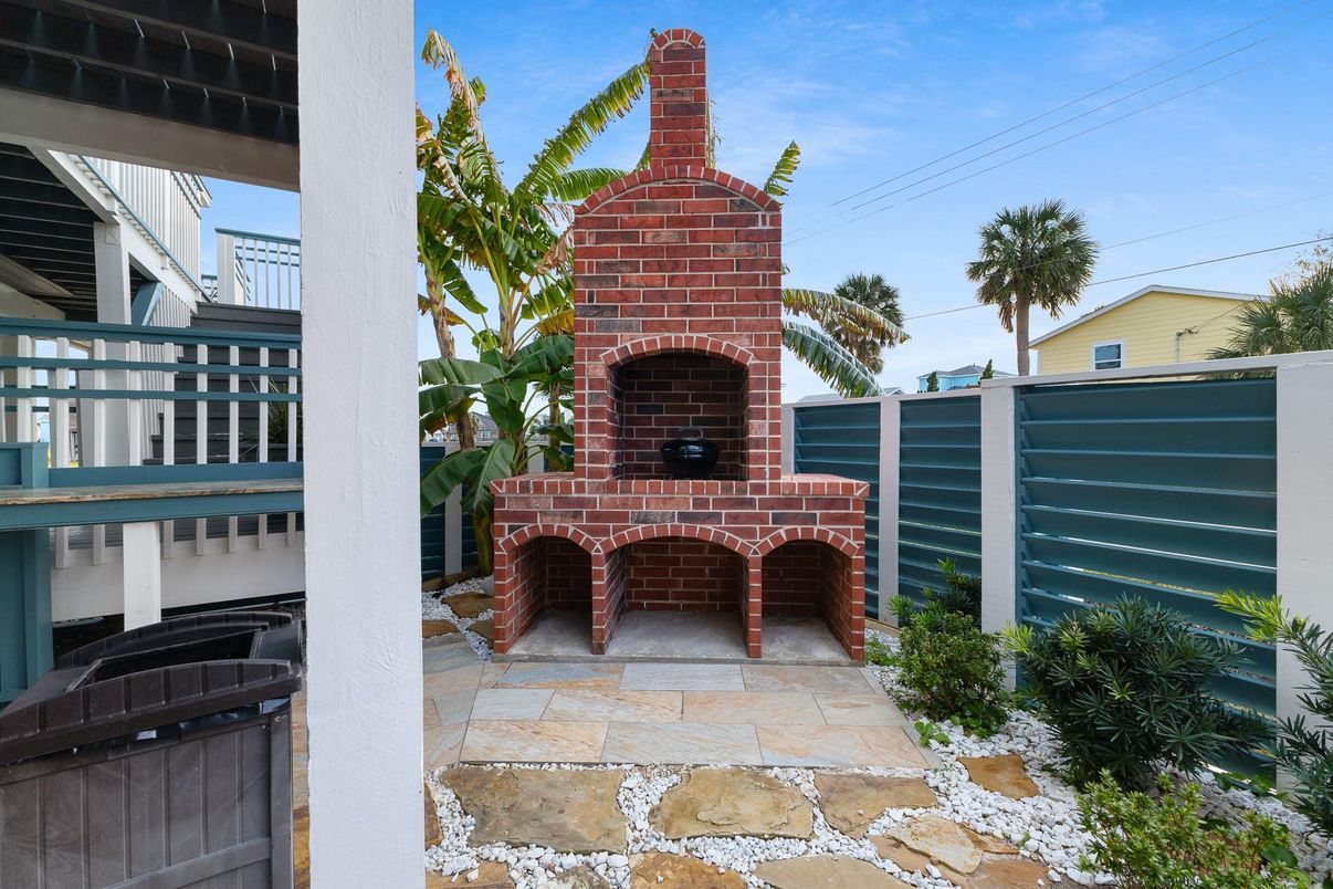 Exterior, Fireplace