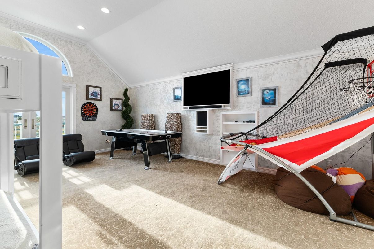 Game Room, Interior, Recessed Lighting