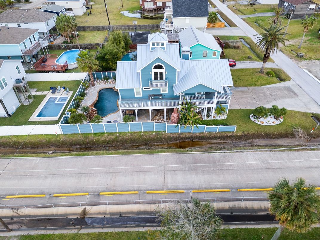 Exterior, Drone