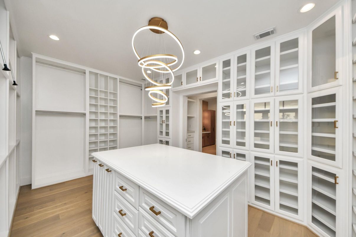 Interior, Pendant Lights, Recessed Lighting, Walk-in Closets, Wood Texture Flooring
