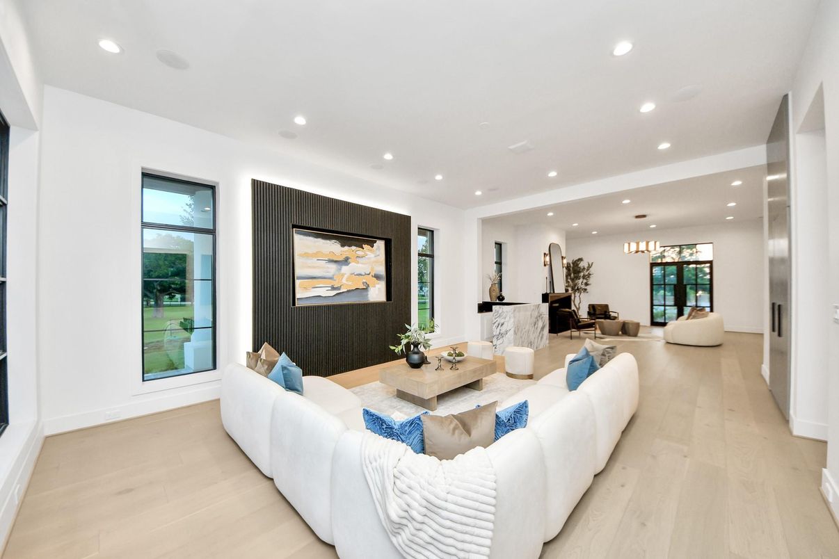 Dining room, Interior, Living room, Pendant Lights, Recessed Lighting, Wood Texture Flooring