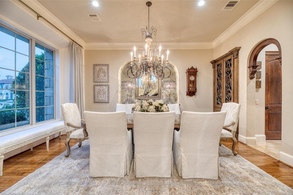 Chandelier, Dining room, Interior, Recessed Lighting, Wood Texture Flooring