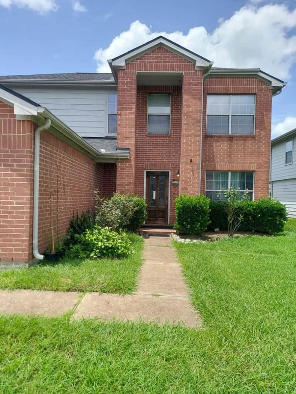 Exterior, Facade, Brick Facade, Brick Traditional