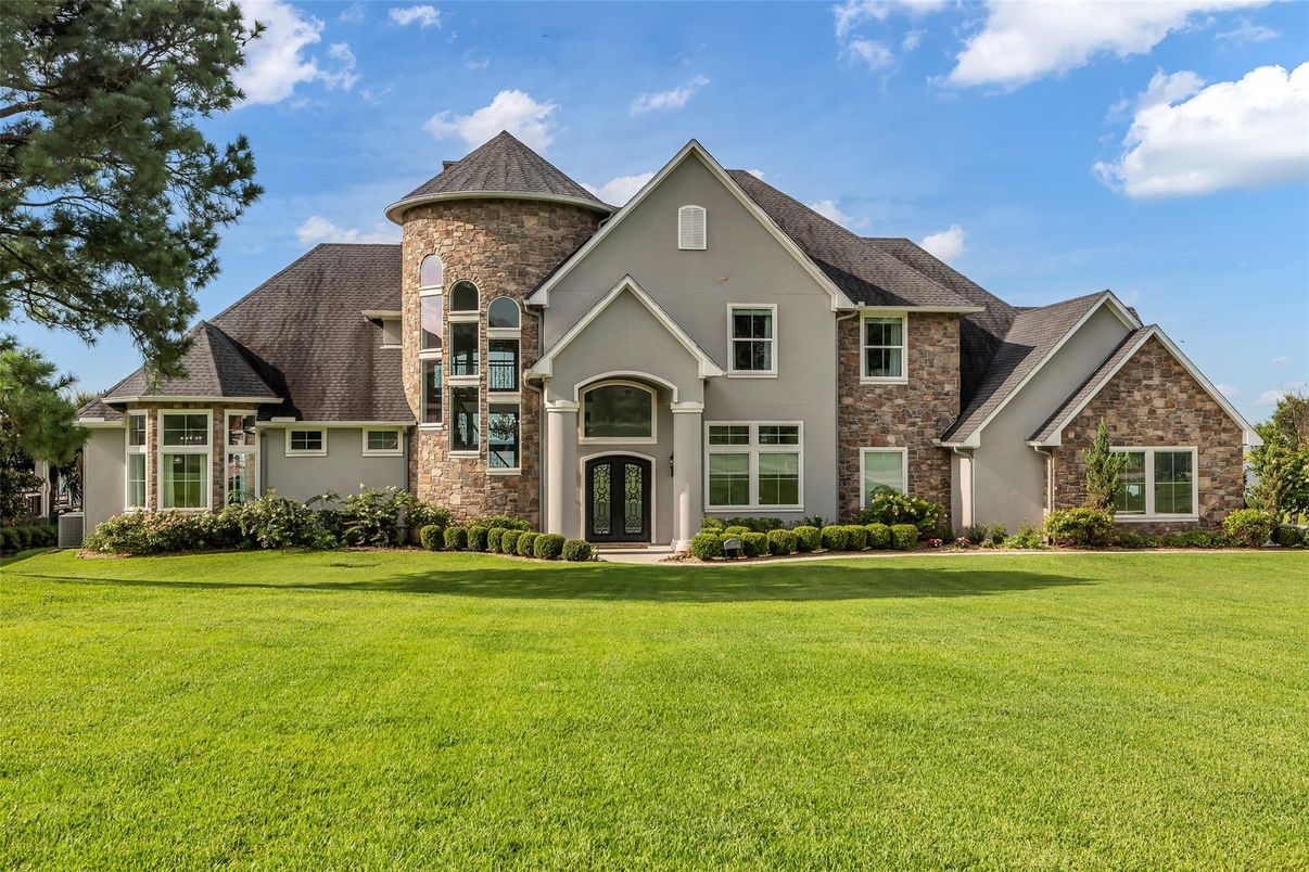 Backyard, Exterior, Facade, Brick Facade, French Provincial