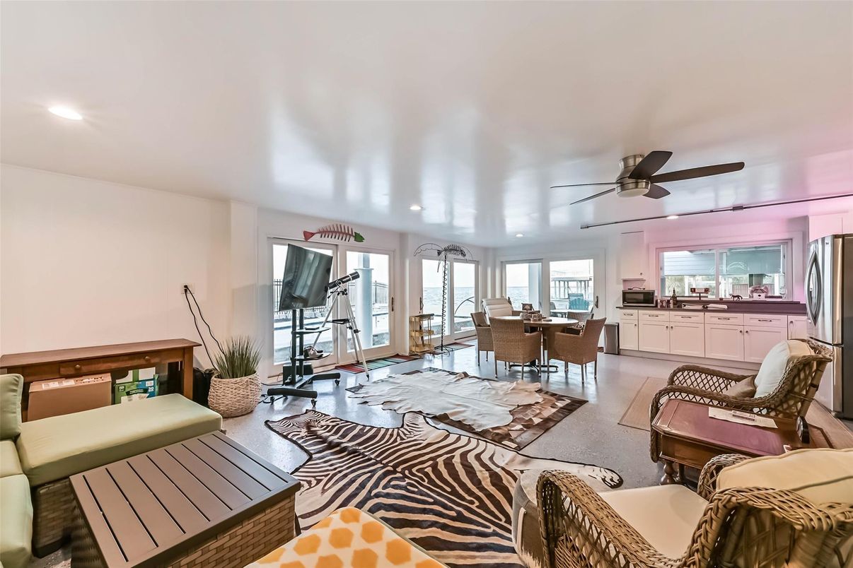 Dining room, Interior, Kitchen, Recessed Lighting