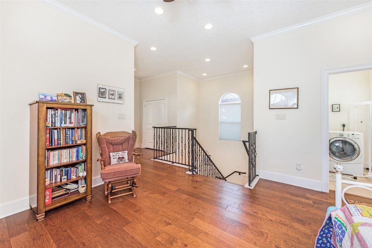 Interior, Recessed Lighting, Utility Closets, Washer, Wood Texture Flooring