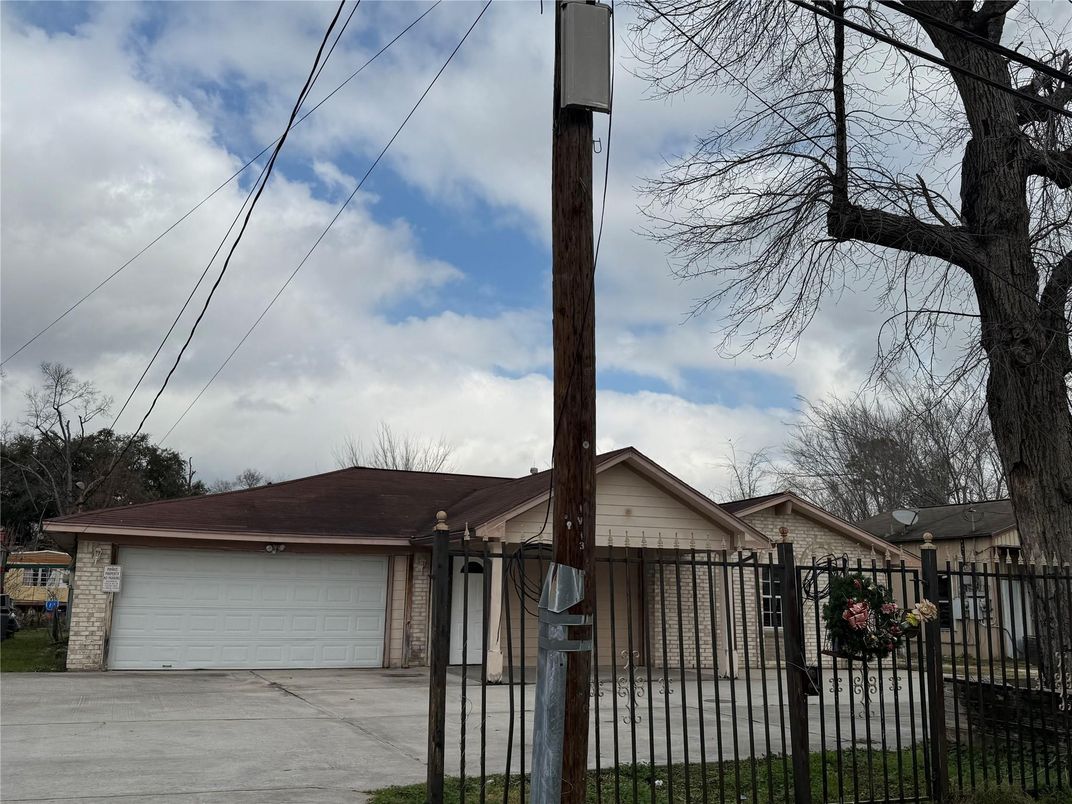 Detached Garage, Exterior