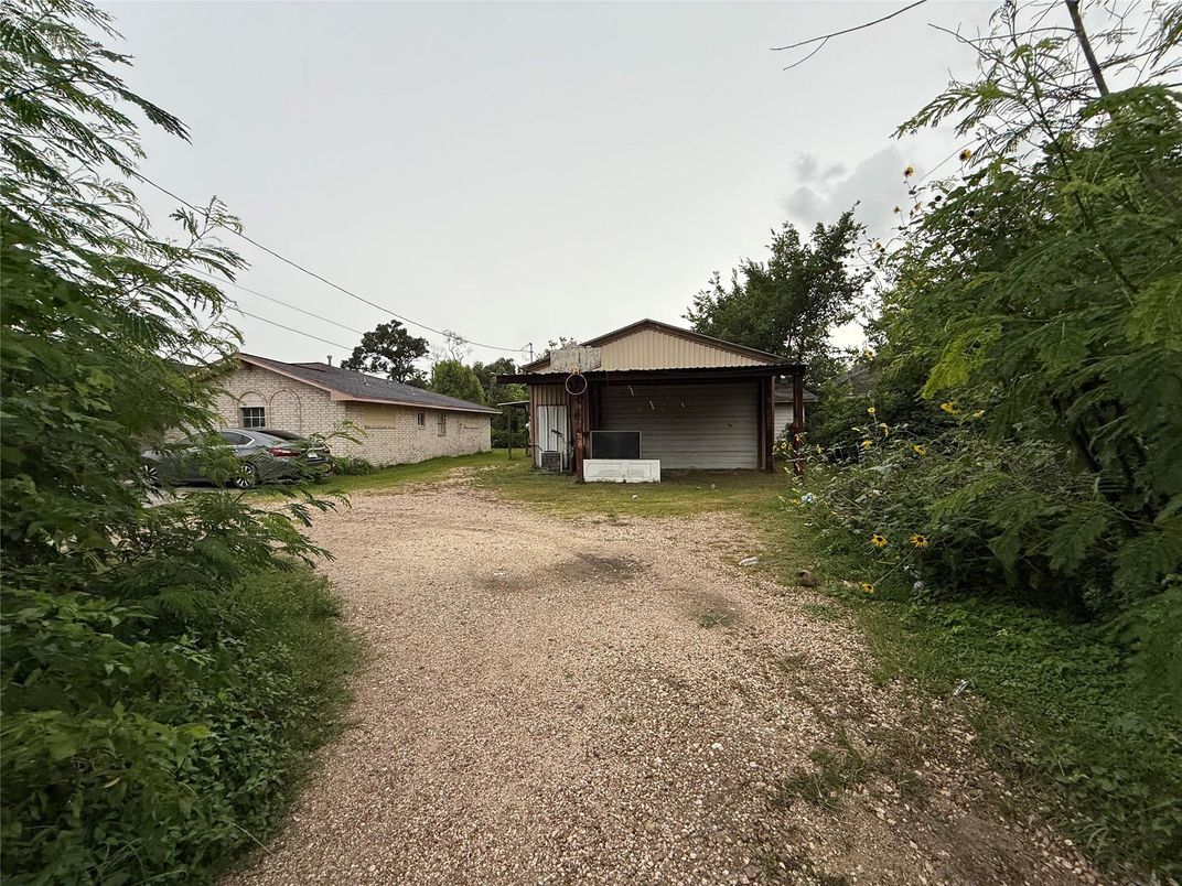 Backyard, Detached Garage, Exterior